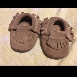 MOCCASINS 💕 brown/tan baby shoes size 2.5